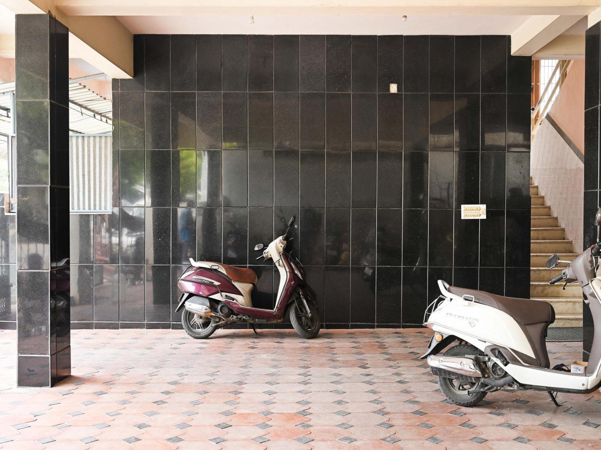 Hotel O Vel Vel Guest House Palni Esterno foto