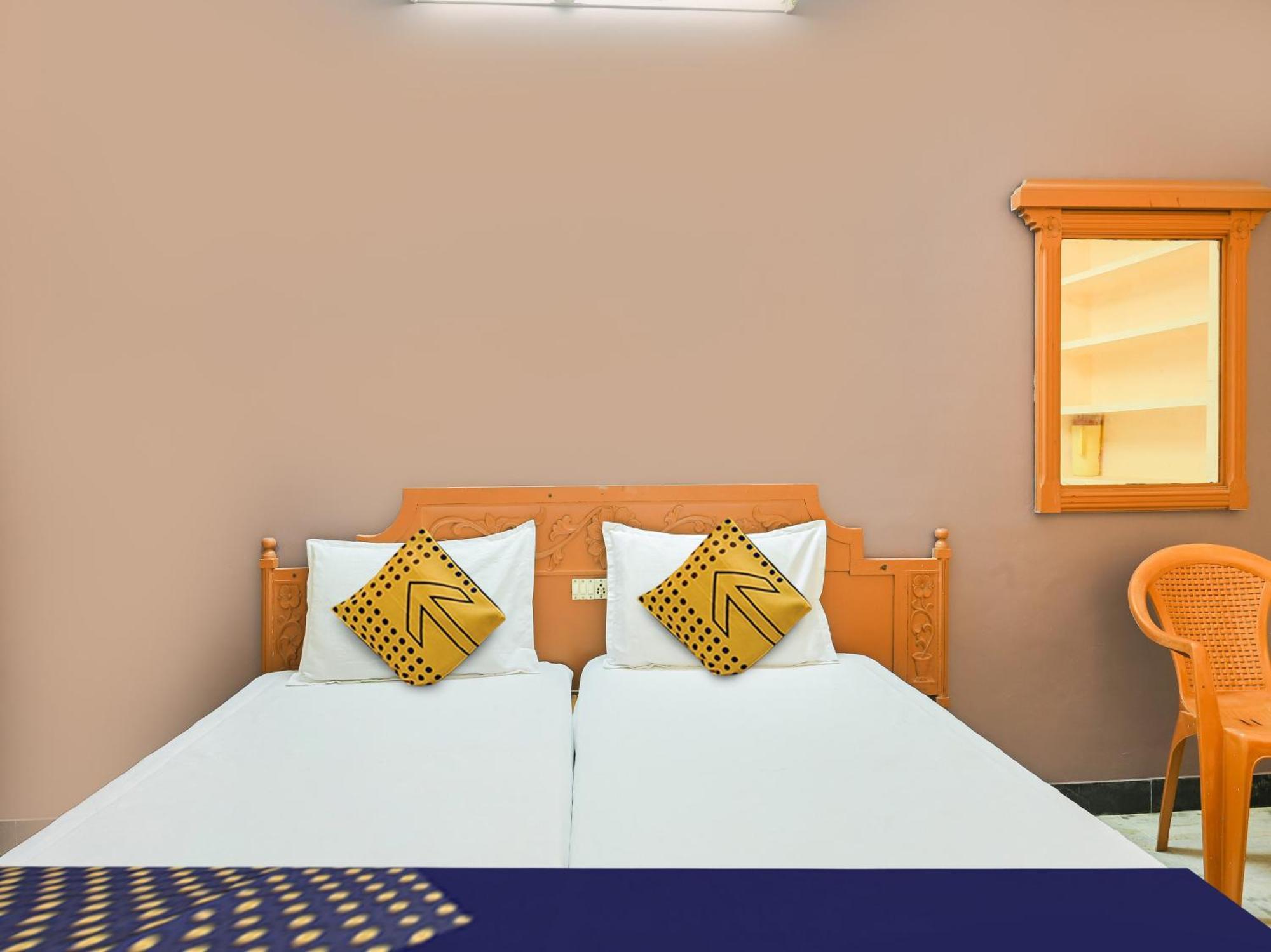 Hotel O Vel Vel Guest House Palni Esterno foto