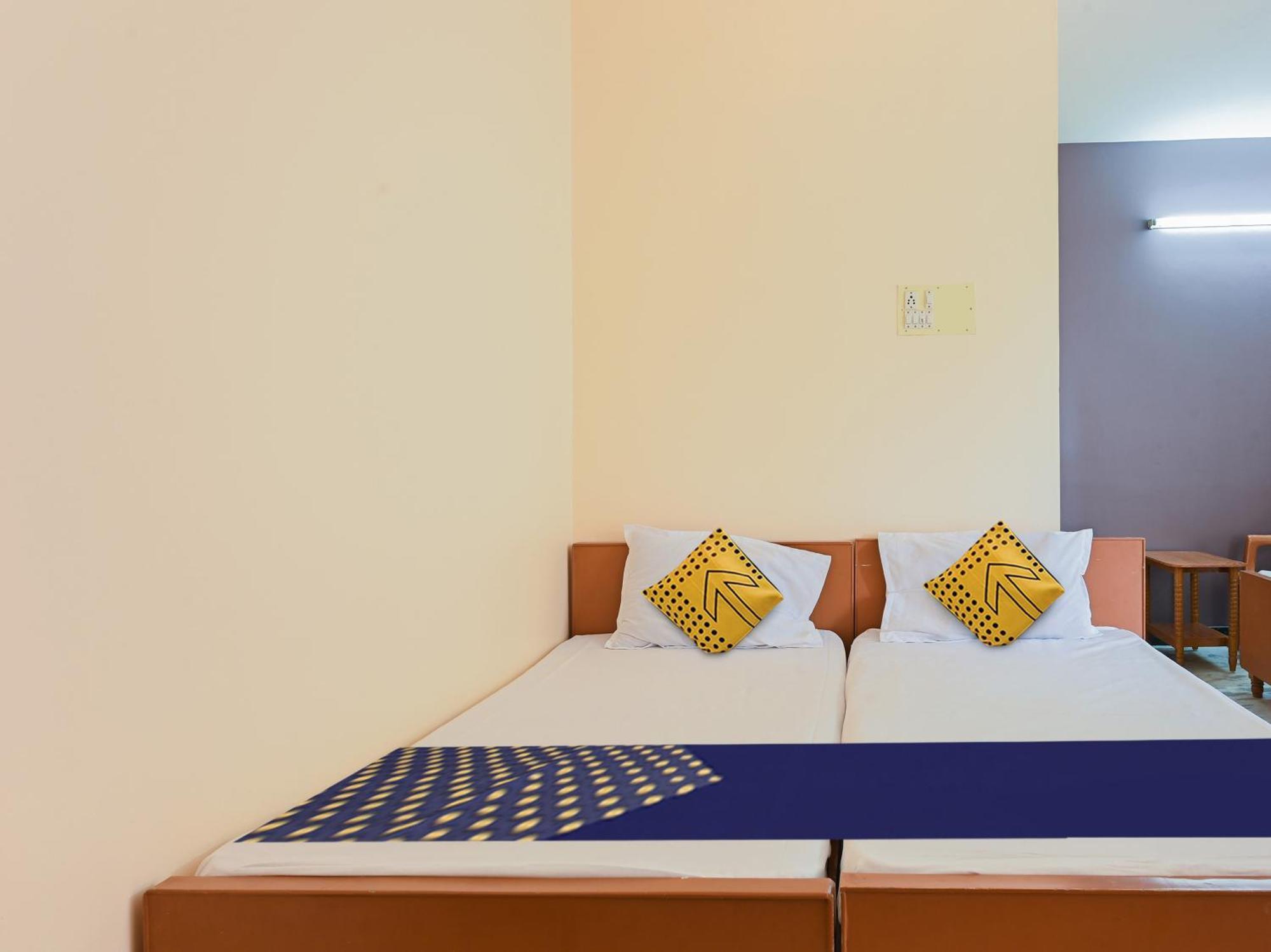 Hotel O Vel Vel Guest House Palni Esterno foto