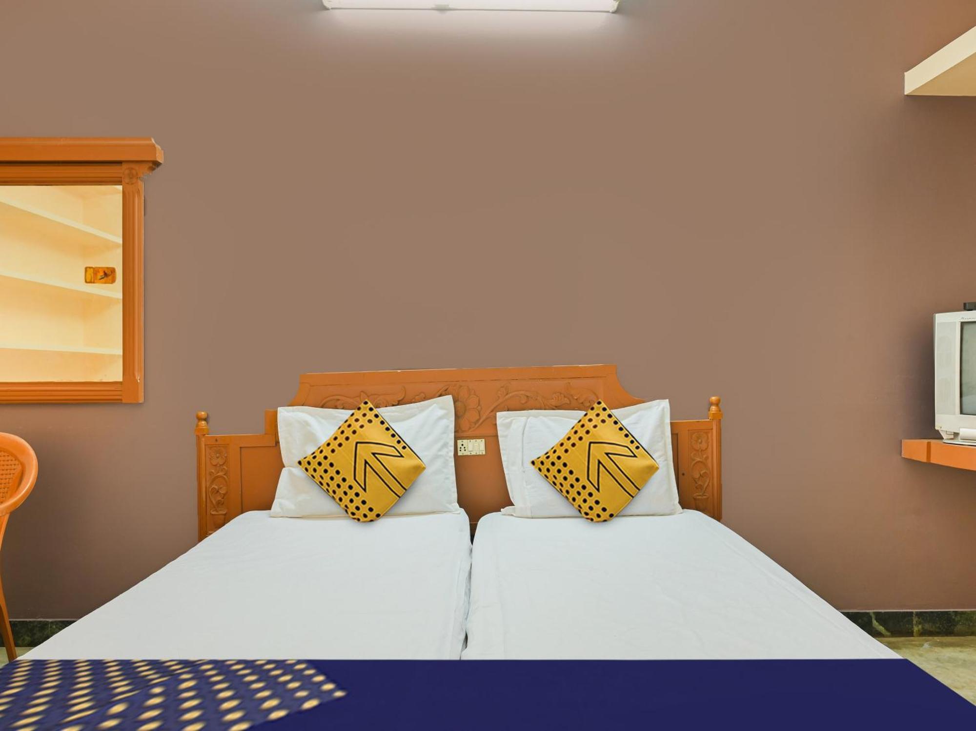 Hotel O Vel Vel Guest House Palni Esterno foto